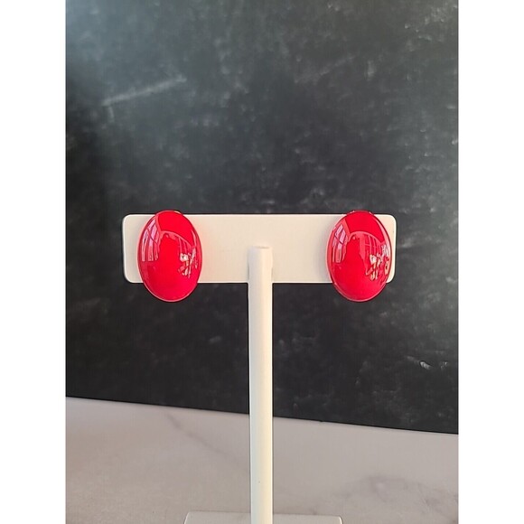 Red Glass Oval Shaped Gold Tone Metal Clip-on Earrings Vintage - Picture 3 of 10